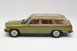 Mercedes W123 200T Cypress Grün BoS Models 1:18 BOS008 Druckguss — Bild 3 von 6