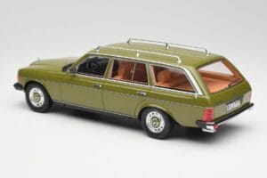 Mercedes W123 200T Cypress Grün BoS Models 1:18 BOS008 Druckguss — Bild 5 von 6
