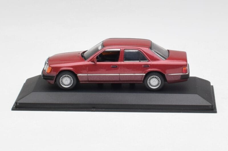 Mercedes 300D W124 Rot Minichamps 1:43 3209 Druckguss