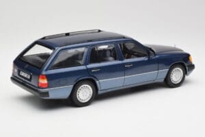 Mercedes 300D W124 T-Modell Nautical Blau Norev 1:18 183962 Druckguss — Bild 3 von 8
