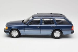 Mercedes 300D W124 T-Modell Nautical Blau Norev 1:18 183962 Druckguss — Bild 4 von 8