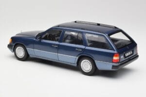 Mercedes 300D W124 T-Modell Nautical Blau Norev 1:18 183962 Druckguss — Bild 7 von 8