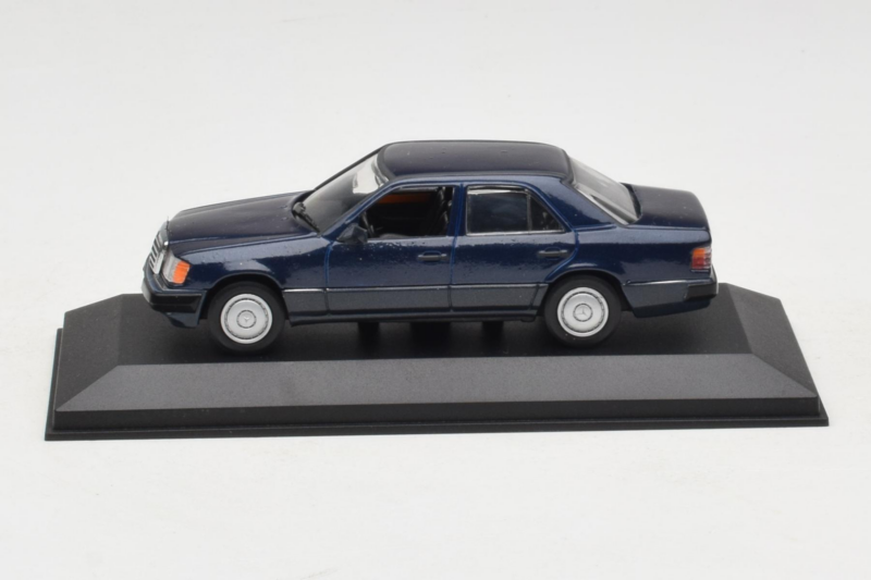 Mercedes W124 Dunkelblau Minichamps 1:43 MB006 Druckguss