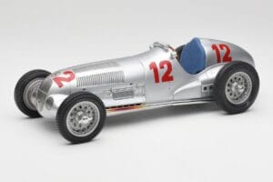 Mercedes W125 #12 R. Caracciola Grand Prix 1937 CMC 1:18 M-052 Druckguss