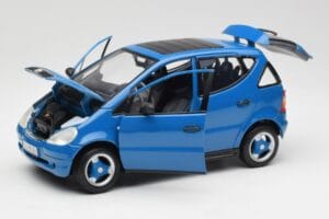 Mercedes A-Class W168 Azure Blau Maisto 1:18 50311 Druckguss — Bild 2 von 8