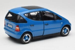 Mercedes A-Class W168 Azure Blau Maisto 1:18 50311 Druckguss — Bild 3 von 8