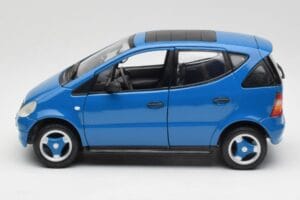 Mercedes A-Class W168 Azure Blau Maisto 1:18 50311 Druckguss — Bild 4 von 8