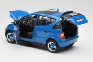 Mercedes A-Class W168 Azure Blau Maisto 1:18 50311 Druckguss — Bild 5 von 8