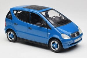 Mercedes A-Class W168 Azure Blau Maisto 1:18 50311 Druckguss — Bild 6 von 8