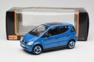 Mercedes A-Class W168 Azure Blau Maisto 1:18 50311 Druckguss — Bild 8 von 8