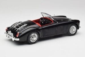 MGA English Roadster Schwarz Revell 1:18 84559091 Druckguss — Bild 3 von 8
