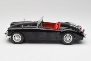 MGA English Roadster Schwarz Revell 1:18 84559091 Druckguss — Bild 4 von 8