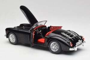 MGA English Roadster Schwarz Revell 1:18 84559091 Druckguss — Bild 5 von 8