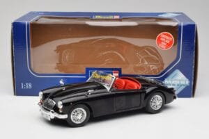 MGA English Roadster Schwarz Revell 1:18 84559091 Druckguss — Bild 8 von 8