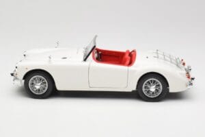 MGA Roadster Old English White Revell 1:18 08455 Druckguss — Bild 4 von 8