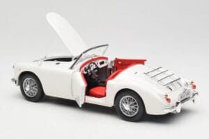 MGA Roadster Old English White Revell 1:18 08455 Druckguss — Bild 5 von 8