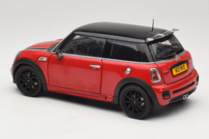 Mini Cooper John Cooper Works R56 Rot & Schwarz Kyosho 1:18 80430419909 Druckguss — Bild 7 von 8