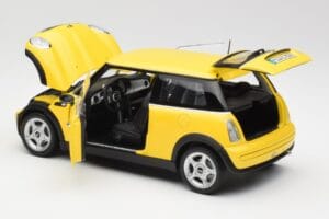 Mini Cooper One R50 Aerodynamik-Paket Gelb Kyosho 1:18 80430148553 Druckguss — Bild 5 von 8
