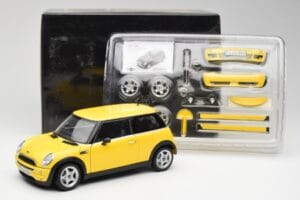 Mini Cooper One R50 Aerodynamik-Paket Gelb Kyosho 1:18 80430148553 Druckguss — Bild 8 von 8