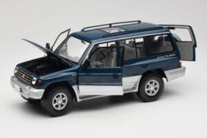 Mitsubishi Pajero V20 LWB Blau & Silber Sun Star 1:18 1212 Druckguss — Bild 2 von 8