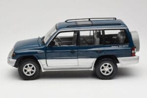 Mitsubishi Pajero V20 LWB Blau & Silber Sun Star 1:18 1212 Druckguss — Bild 4 von 8