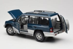 Mitsubishi Pajero V20 LWB Blau & Silber Sun Star 1:18 1212 Druckguss — Bild 5 von 8