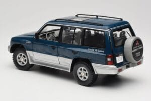 Mitsubishi Pajero V20 LWB Blau & Silber Sun Star 1:18 1212 Druckguss — Bild 7 von 8