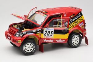 Mitsubishi Pajero Rallye Raid #205 Paris-Dakar Rally 2001 Solido 1:18 9022 Druckguss — Bild 2 von 8