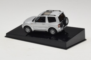 Mitsubishi Pajero SWB Silber AUTOart 1:43 57113 Druckguss — Bild 3 von 4
