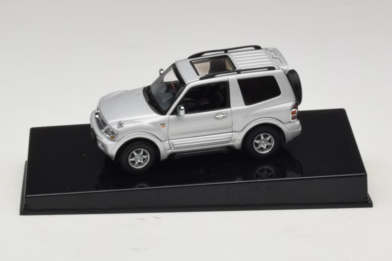 Mitsubishi Pajero SWB Silber AUTOart 1:43 57113 Druckguss