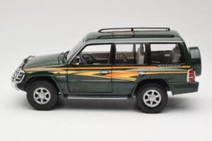 Mitsubishi Pajero V20 LWB Grün Sun Star 1:18 1225 Druckguss — Bild 4 von 8
