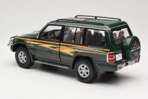 Mitsubishi Pajero V20 LWB Grün Sun Star 1:18 1225 Druckguss — Bild 7 von 8