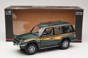Mitsubishi Pajero V20 LWB Grün Sun Star 1:18 1225 Druckguss — Bild 8 von 8