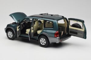 Mitsubishi Pajero V73 Grün YC Model 1:18 241218040101010215 Druckguss — Bild 5 von 8