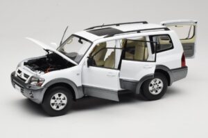 Mitsubishi Pajero V73 Weiß YC Model 1:18 241218040103010206 Druckguss — Bild 2 von 8