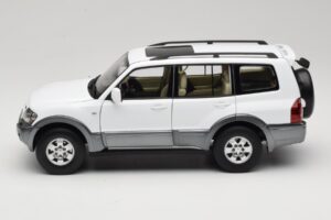 Mitsubishi Pajero V73 Weiß YC Model 1:18 241218040103010206 Druckguss — Bild 4 von 8