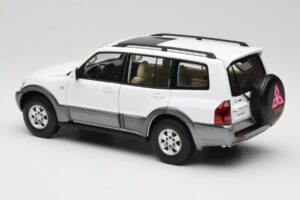 Mitsubishi Pajero V73 Weiß YC Model 1:18 241218040103010206 Druckguss — Bild 7 von 8