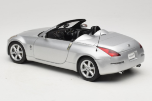 Nissan Fairlady Z Z33 Roadster Diamond Silver AUTOart 1:18 77376 Druckguss — Bild 7 von 8
