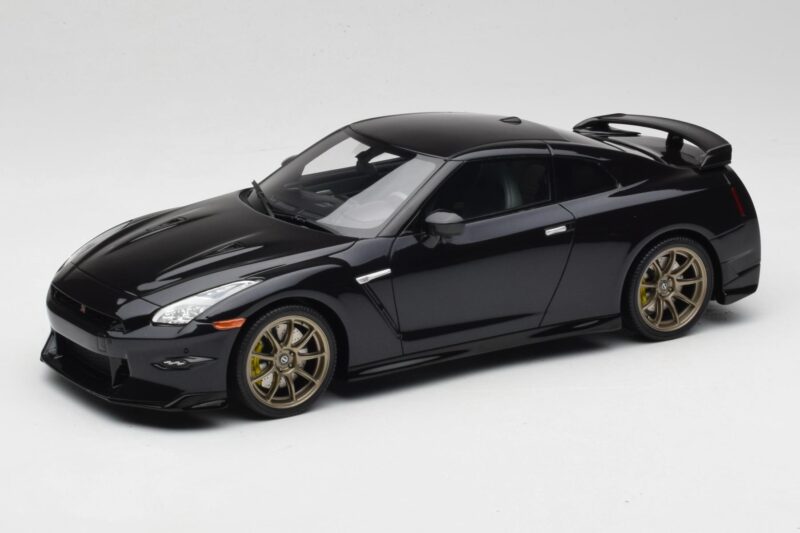 Nissan GT-R R35 Takumi Edition Midnight Purple GT Spirit 1:18 GT932 Resin