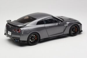 Nissan GT-R R35 Track Edition NISMO Gun Metallic MotorHelix 1:18 M83507 Druckguss — Bild 3 von 8
