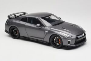 Nissan GT-R R35 Track Edition NISMO Gun Metallic MotorHelix 1:18 M83507 Druckguss — Bild 6 von 8