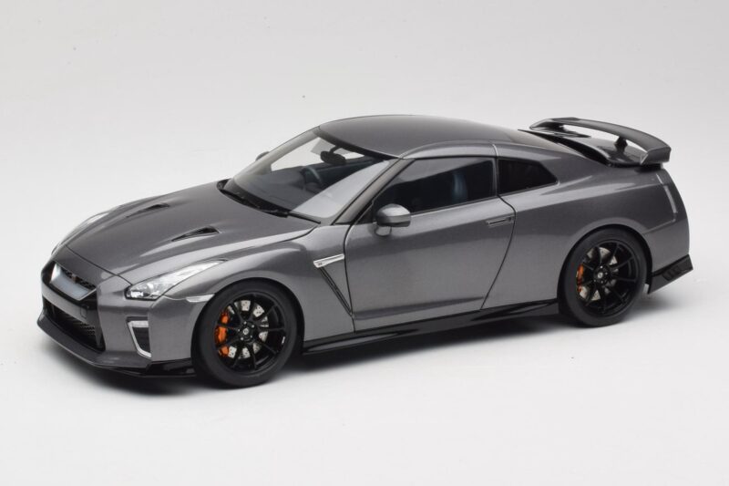 Nissan GT-R R35 Track Edition NISMO Gun Metallic MotorHelix 1:18 M83507 Druckguss