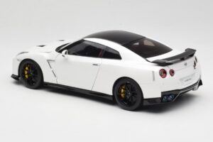 Nissan GT-R R35 Track Edition NISMO Pearl White MotorHelix 1:18 M83518 Druckguss — Bild 7 von 8