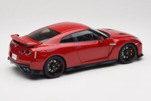 Nissan GT-R R35 Track Edition NISMO Vibrant Red MotorHelix 1:18 M83511 Druckguss — Bild 3 von 8