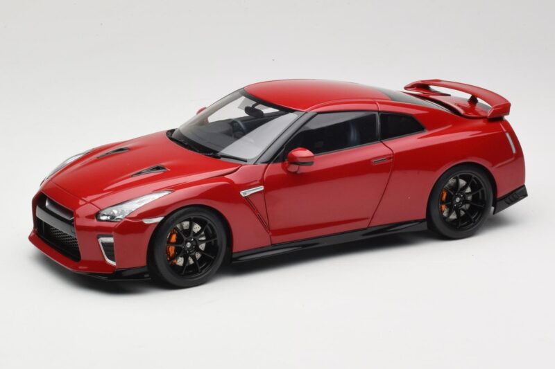Nissan GT-R R35 Track Edition NISMO Vibrant Red MotorHelix 1:18 M83511 Druckguss