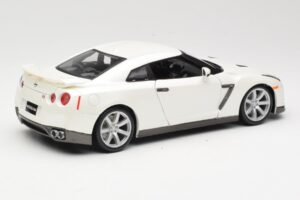 Nissan GT-R R35 Weiß Bburago 1:18 18-12079 Druckguss — Bild 3 von 8