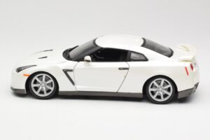 Nissan GT-R R35 Weiß Bburago 1:18 18-12079 Druckguss — Bild 4 von 8