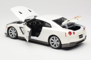 Nissan GT-R R35 Weiß Bburago 1:18 18-12079 Druckguss — Bild 5 von 8