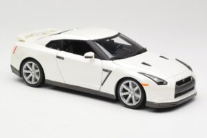 Nissan GT-R R35 Weiß Bburago 1:18 18-12079 Druckguss — Bild 6 von 8