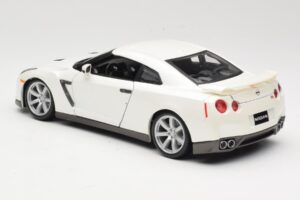 Nissan GT-R R35 Weiß Bburago 1:18 18-12079 Druckguss — Bild 7 von 8
